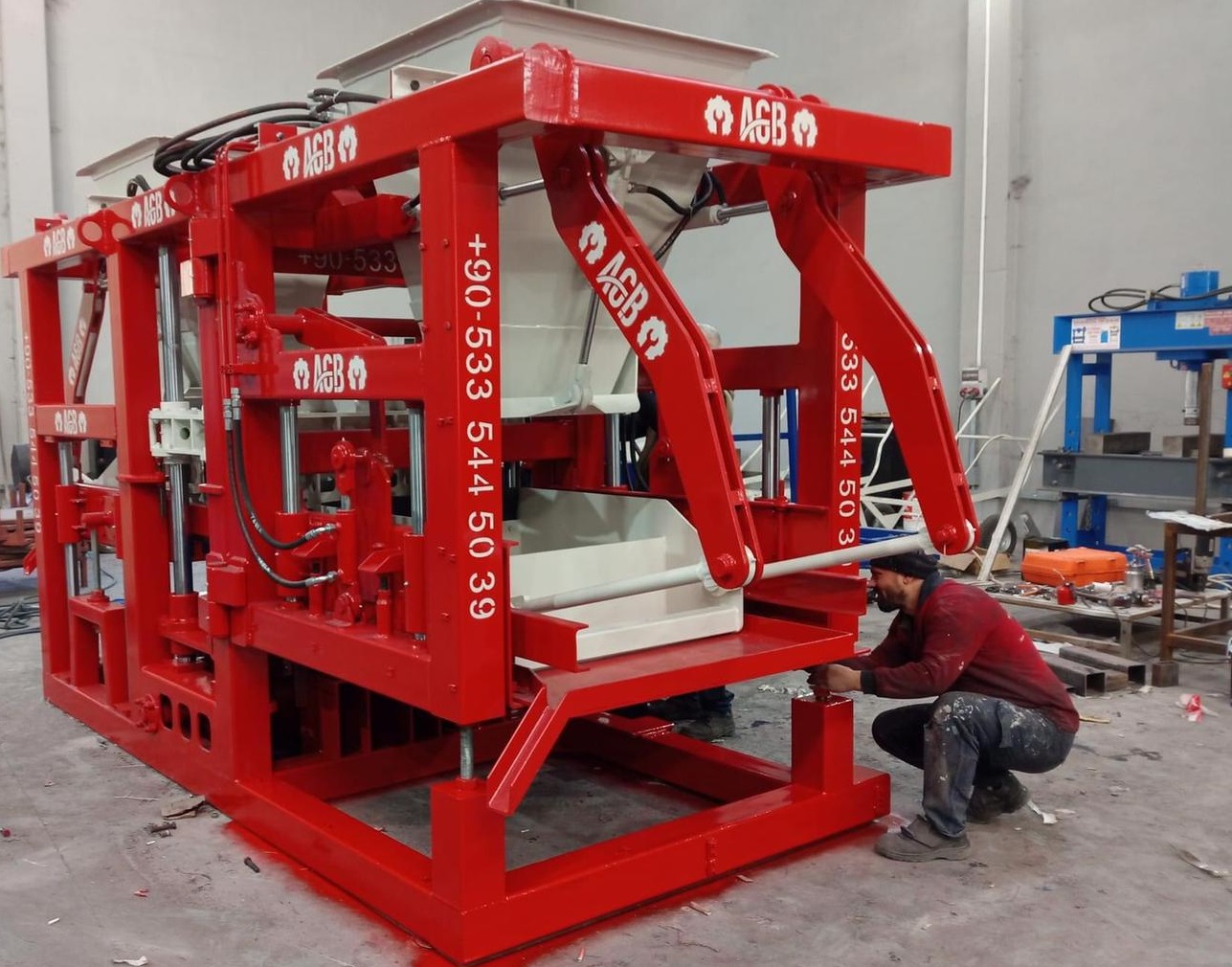 Machine fabrication de pav&eacute;, brique, parpaing